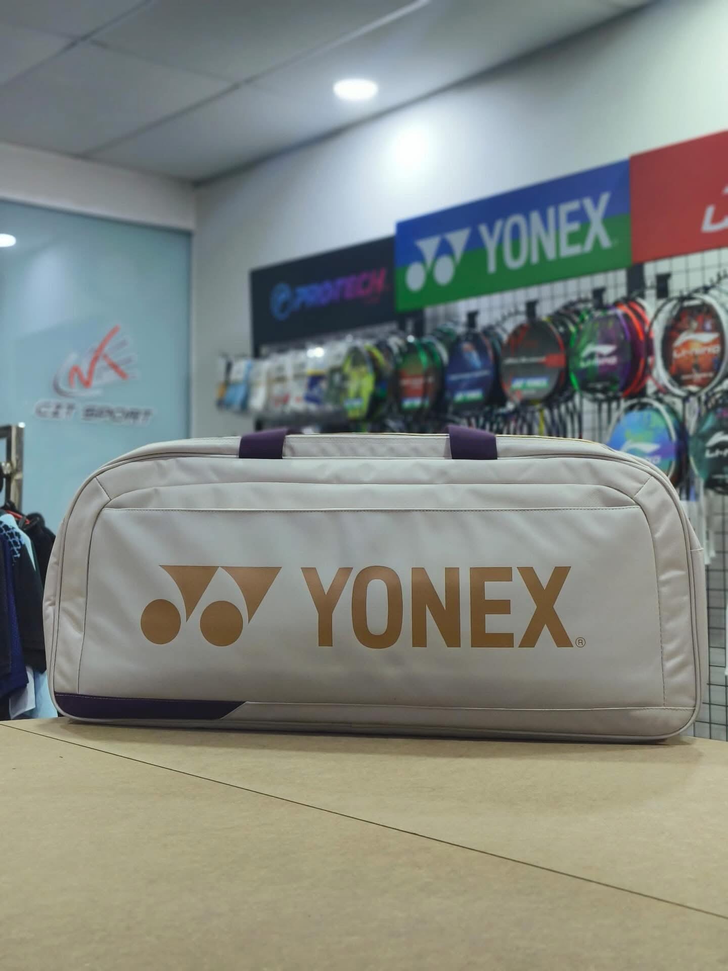 Yonex Professional Tournament Bag！