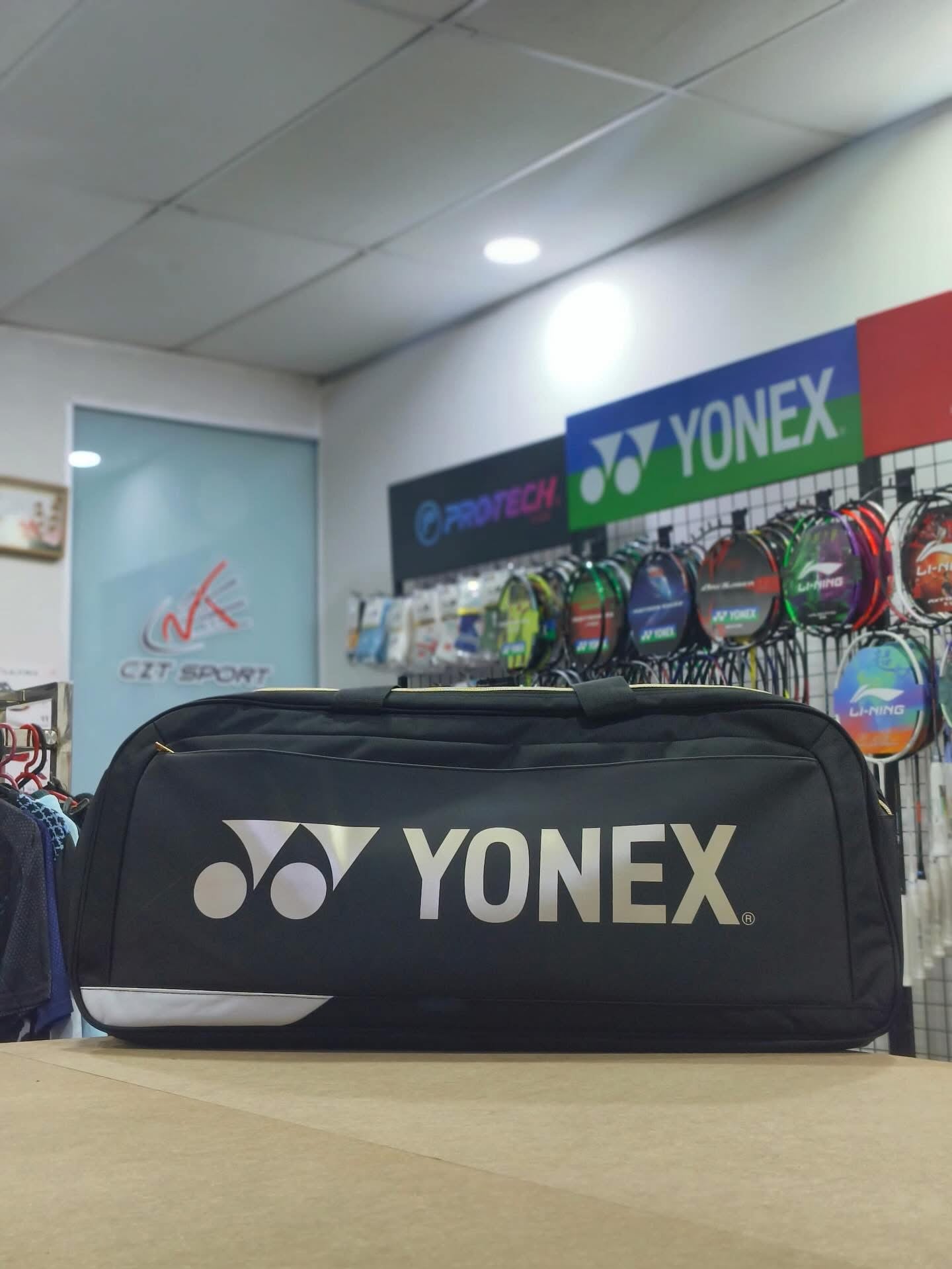 Yonex Professional Tournament Bag！