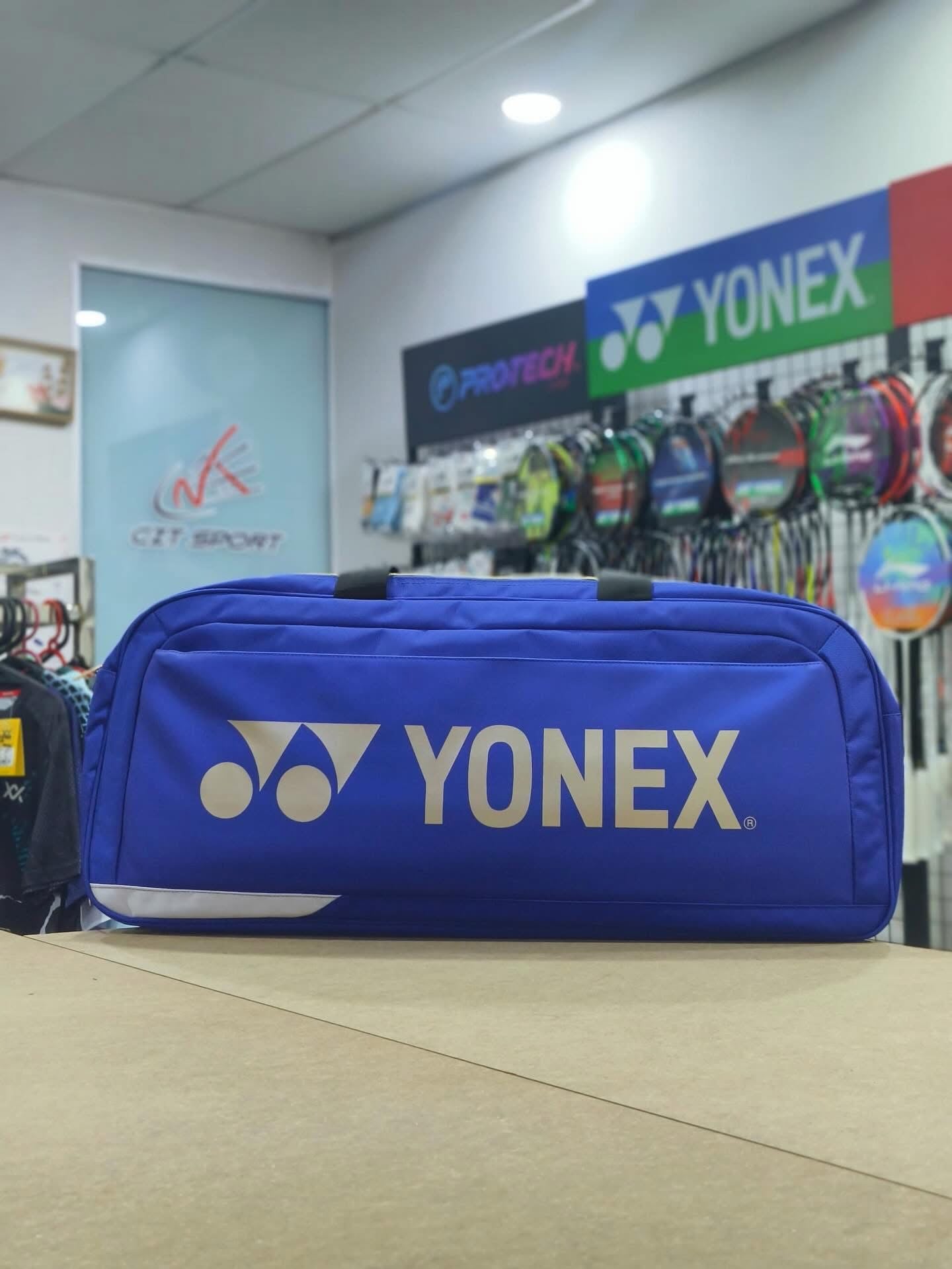 Yonex Professional Tournament Bag！